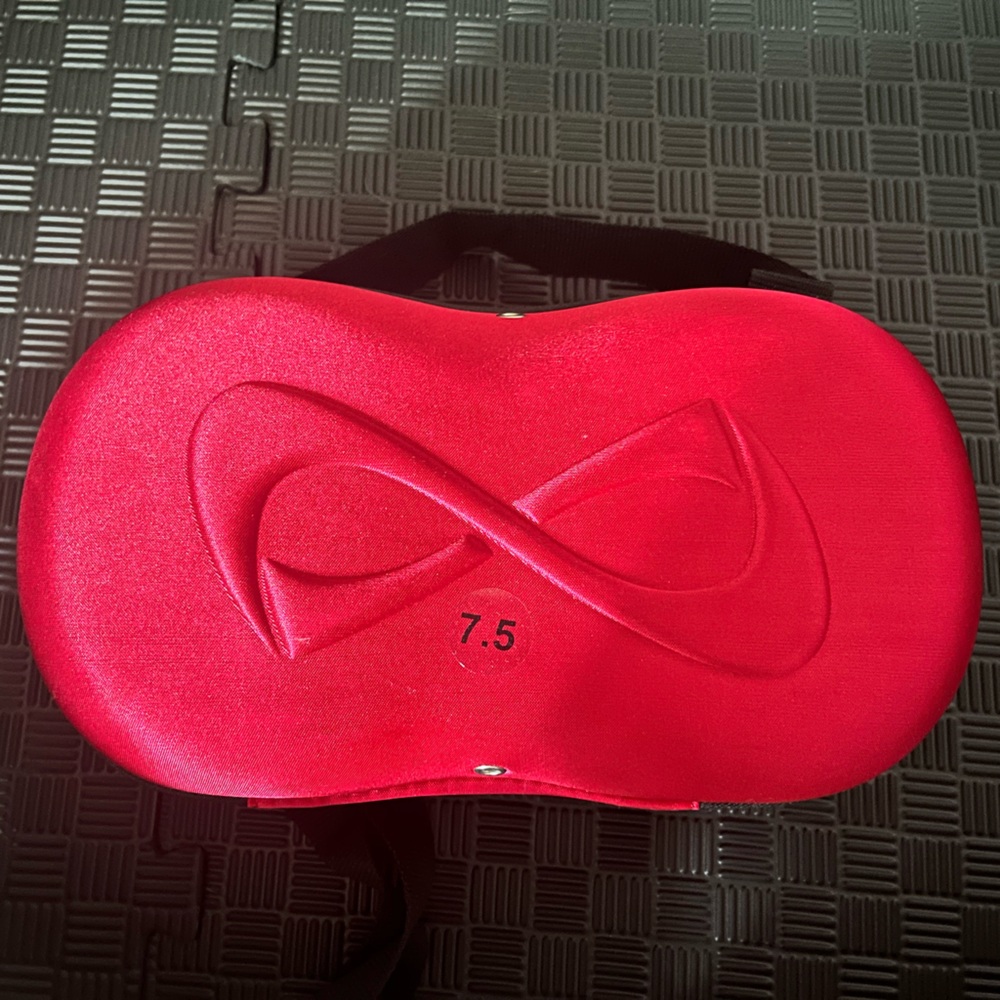 Nfinity Evolution 7.5 cheer shoes